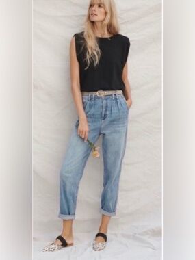 Anthropologie Pilcro Pleated tapered trouser. Size 27